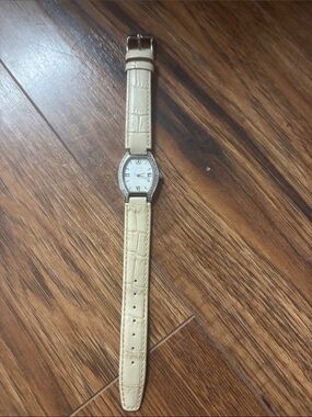 Classic Beige Leather Strap woman Mercedes Benz watch